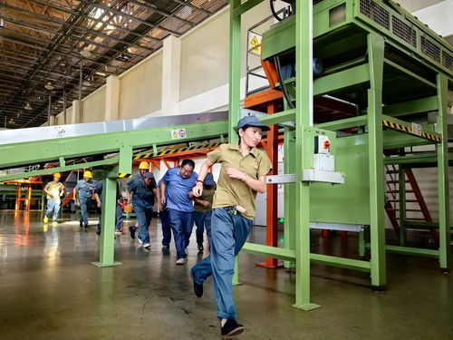 云南中煙楚雄卷煙廠制絲車間開(kāi)展火災(zāi)應(yīng)急疏散演練